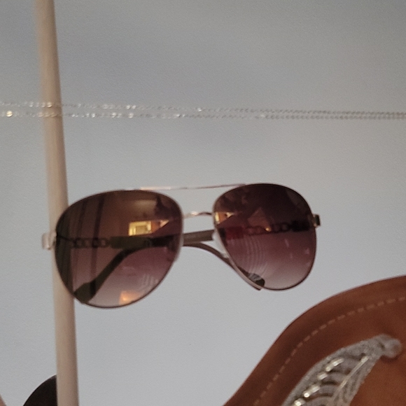 Outfit - Picture 4 of 9